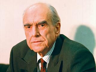 Σημειώνουμε ότι το 1993, στις σχετικές συζητήσεις για τον κοινοτικό προϋπολογισμό, η τότε κυβέρνηση Ανδρέα Παπανδρέου πήρε σαφέστατη θέση κατά της αυξήσεώς του και συντάχθηκε με τη Γαλλία η οποία, σε αντίθεση με τη Γερμανία, ήθελε περισσότερη εθνική δημοσιονομική κυριαρχία.   Αναφορικά δε με τη νομισματική ένωση, ο Ανδρέας Παπανδρέου ήταν σαφώς εναντίον της, στο μέτρο που θα οδηγούσε και στην οικονομική ολοκλήρωση της Ευρώπης, την οποία επιζητούσε τότε η Γερμανία.